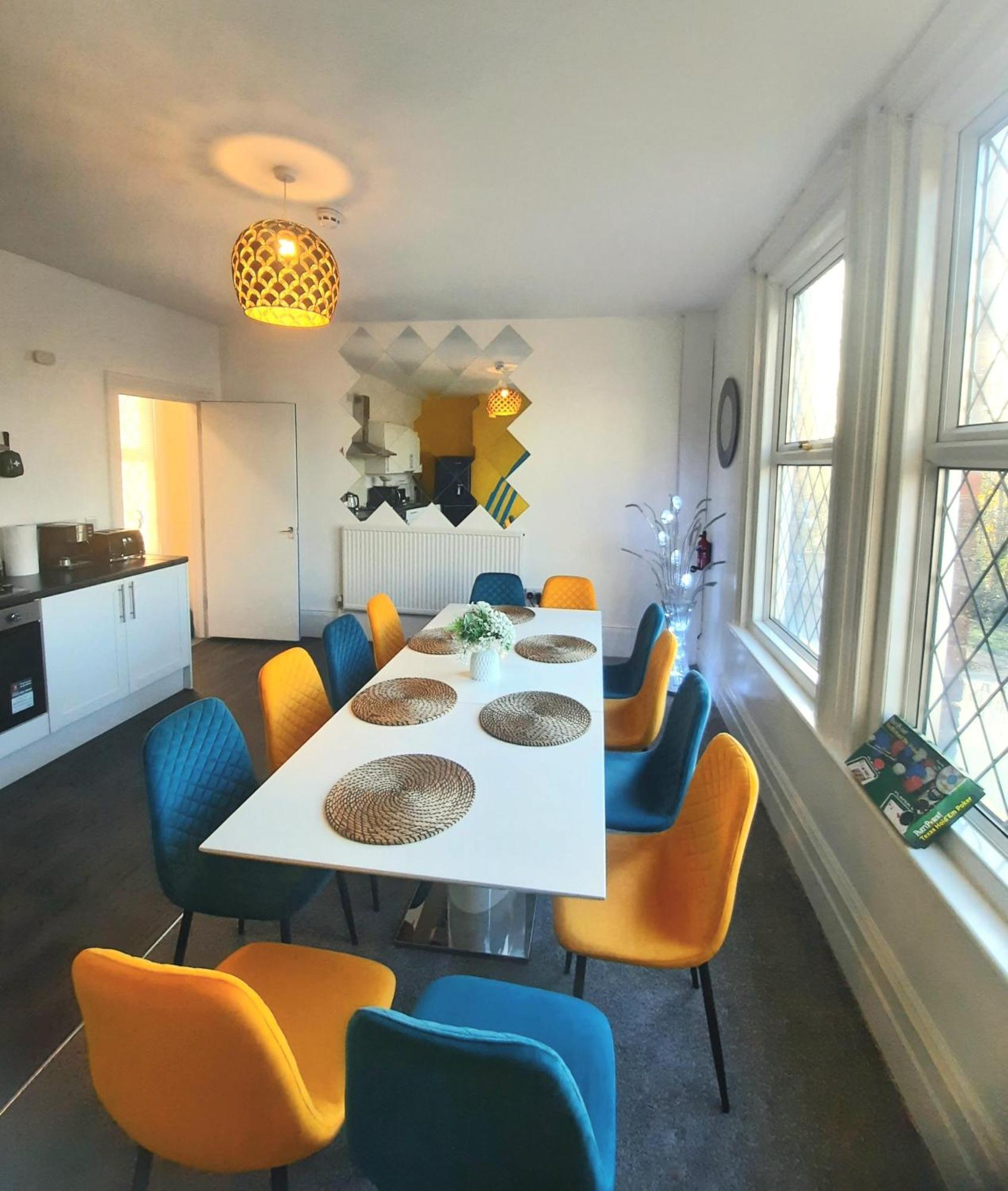 Home In Woodhouse, Leeds,Free 4 Car Parking,Free Wifi リーズ エクステリア 写真