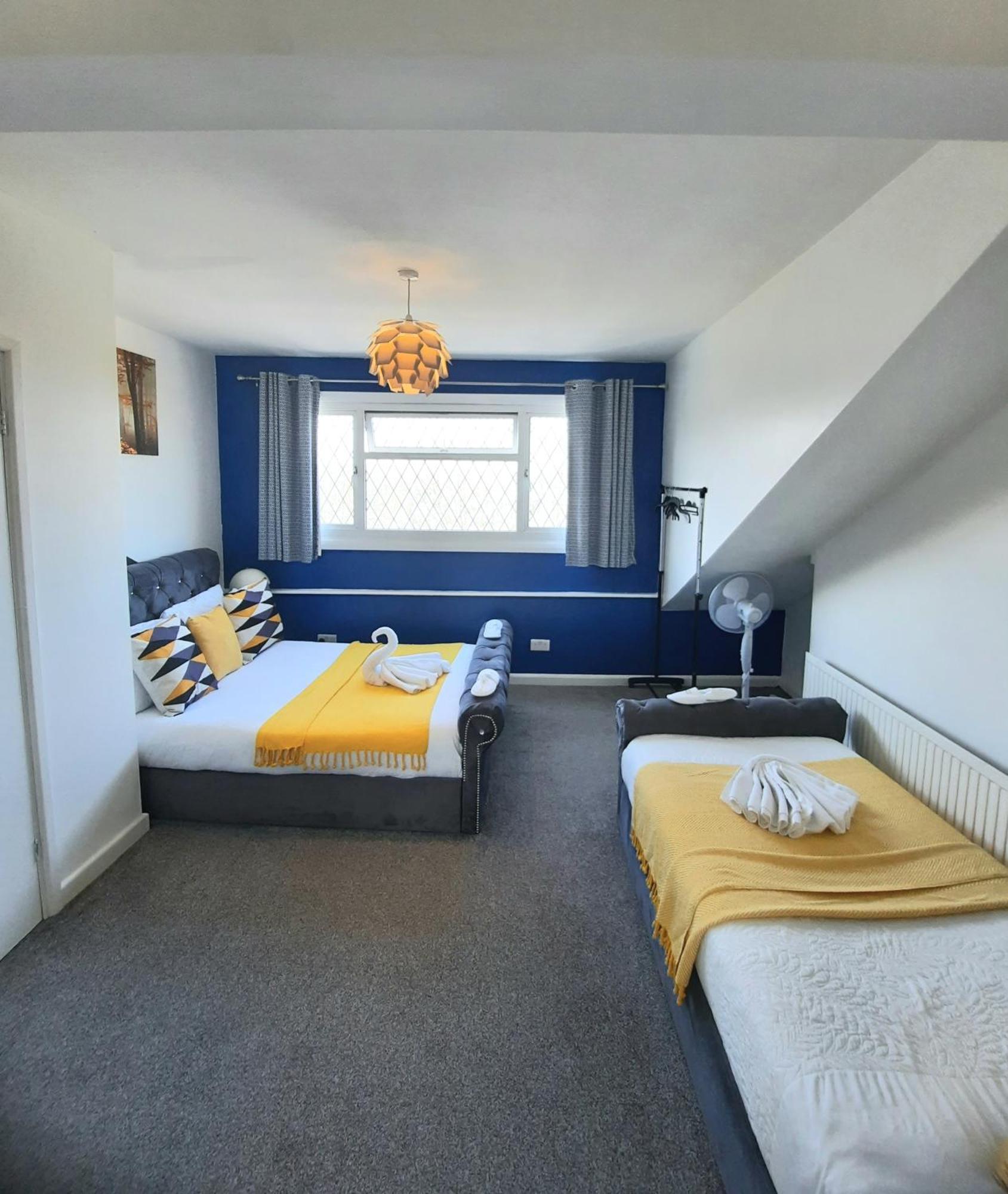 Home In Woodhouse, Leeds,Free 4 Car Parking,Free Wifi リーズ エクステリア 写真