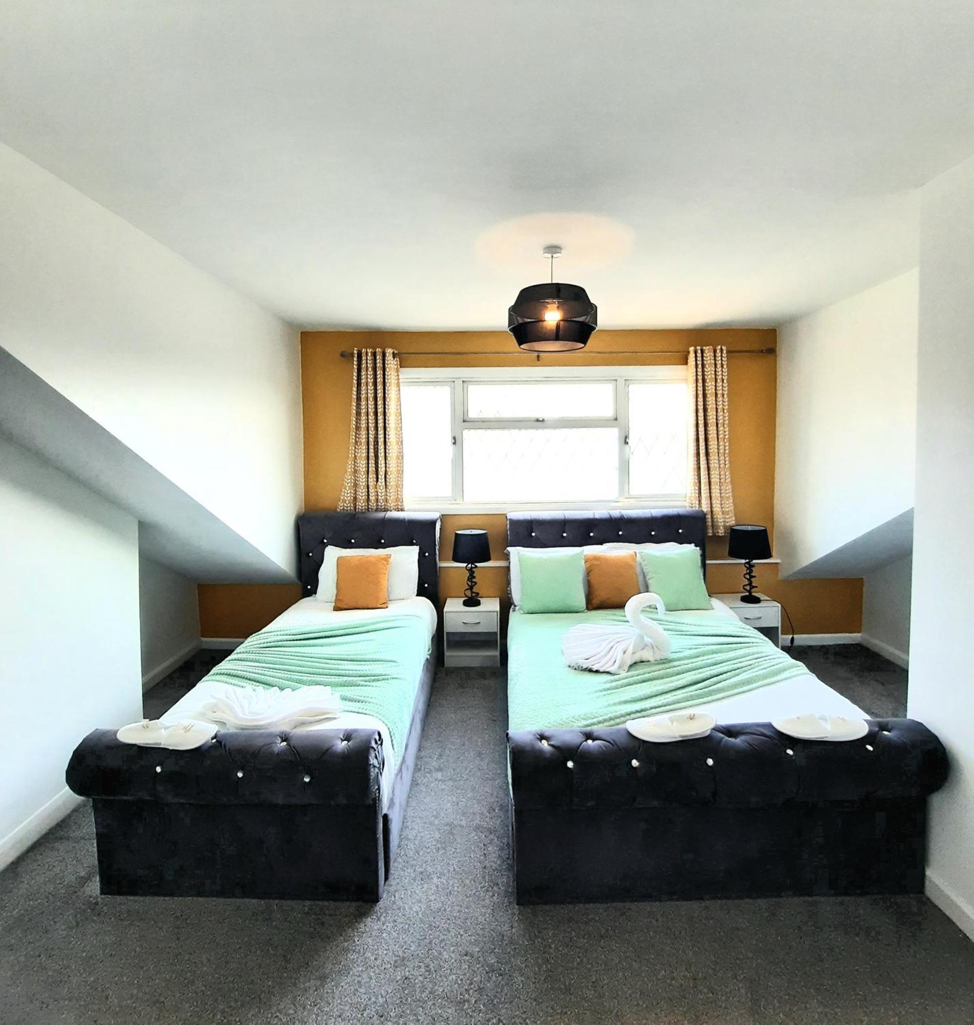Home In Woodhouse, Leeds,Free 4 Car Parking,Free Wifi リーズ エクステリア 写真